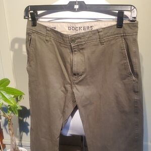 Dockers Men's Olive Chino Pants